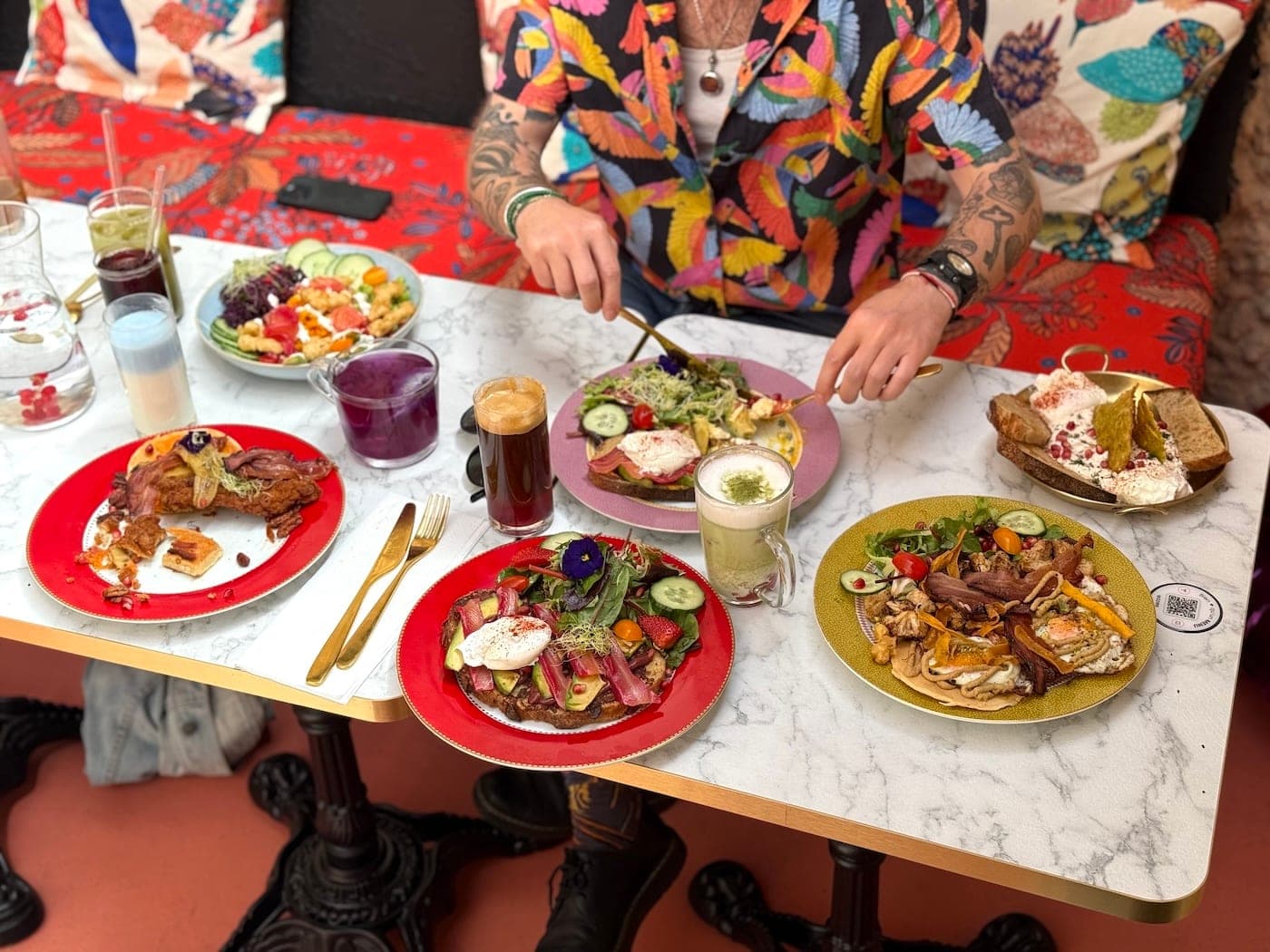 Table dressée Peach pour le brunch